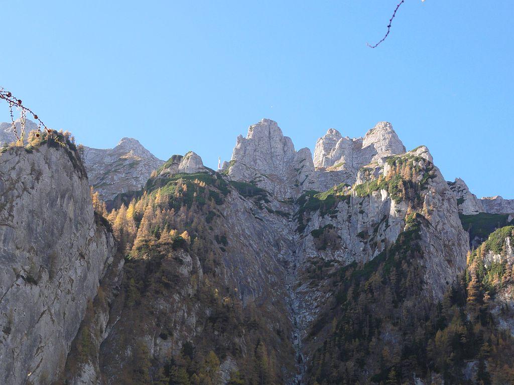 Vedere de sub Mănușa Morarului. Sursă foto: Rupi